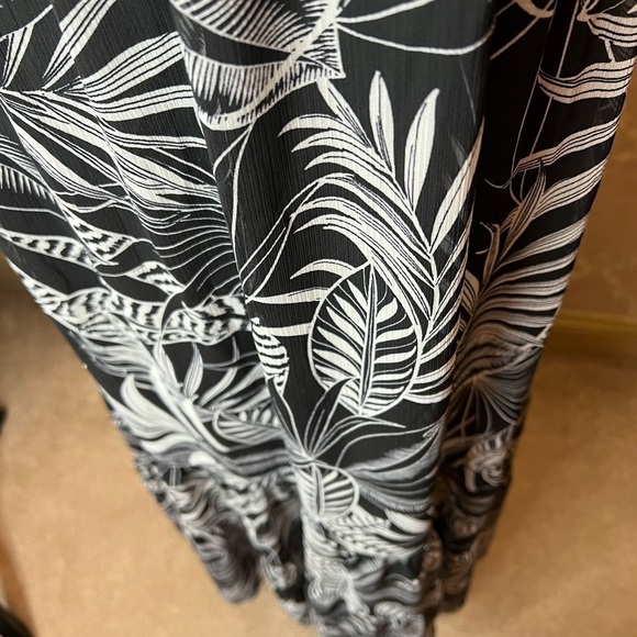 Banana Republic NWOT Women's S Black Leaf Long Strap Dress - Picture 6 of 7